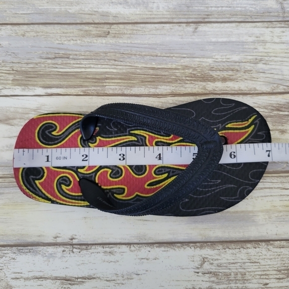 NWOT Toddler Boys Black & Orange Flame Print Flip Flops Thong Sandals Unbranded - Picture 7 of 7